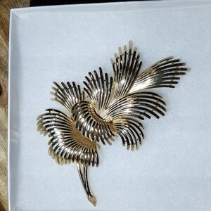 MCM Crown Trifari Elegant Gold Toned Brooch